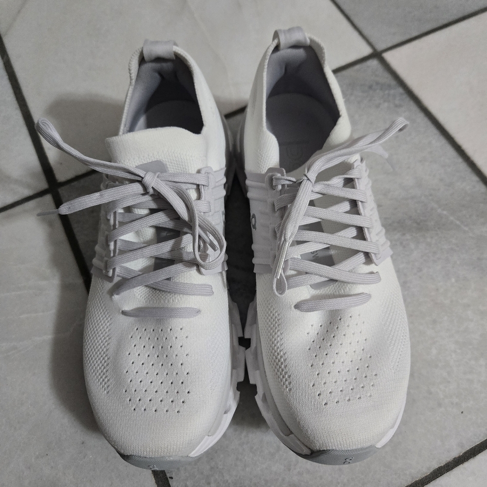On cloudswift 3 women's shoes
